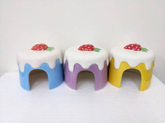 陶瓷窩-優豆-草莓蛋糕造型 刺蝟/黃金可 (藍/紫/黃 隨機出色)